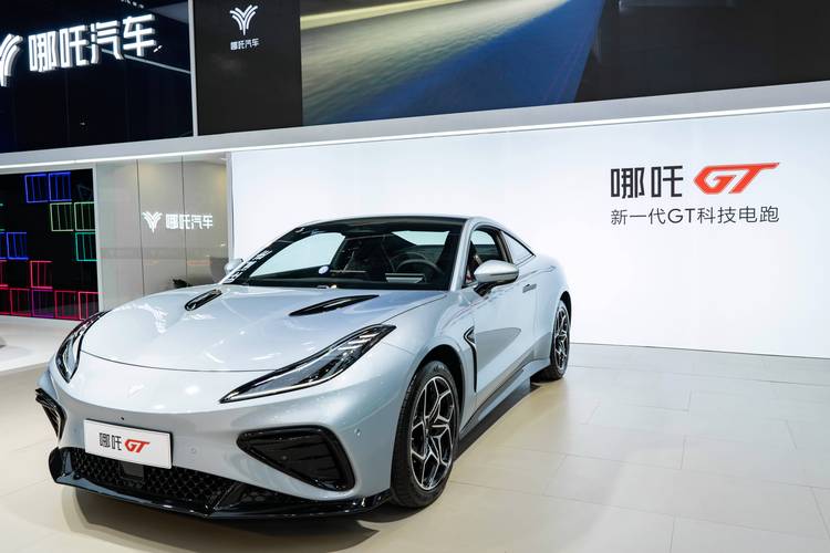 重庆渝中区晶恒飞企业管理咨询哪吒汽车在智能汽车领域的表现，领途汽车在新能源汽车市场中的影响力